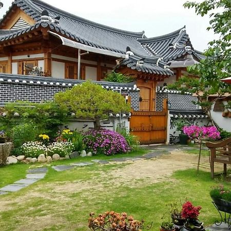 Hanok Madang Villa Jeonju Bagian luar foto