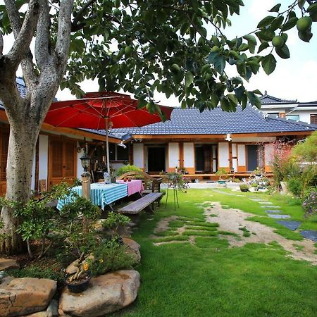 Hanok Madang Jeonju Bagian luar foto