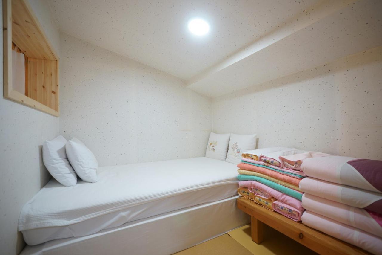 Hanok Madang Jeonju Bagian luar foto