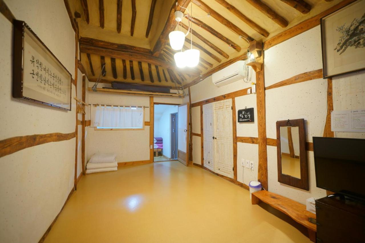 Hanok Madang Jeonju Bagian luar foto