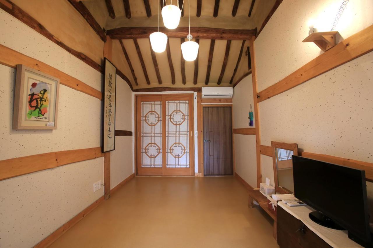 Hanok Madang Villa Jeonju Bagian luar foto