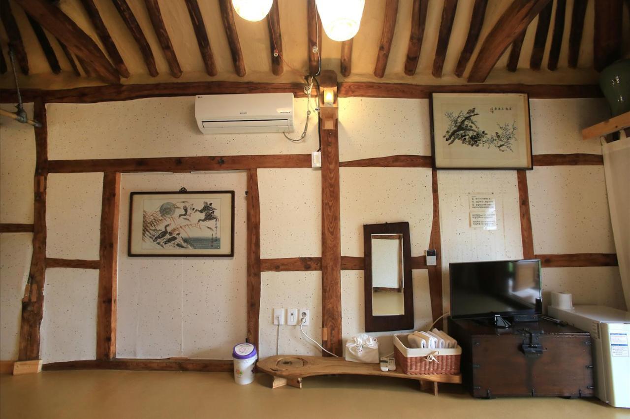 Hanok Madang Jeonju Bagian luar foto