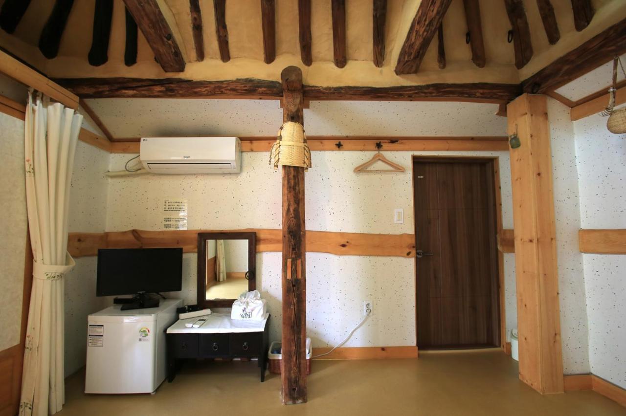 Hanok Madang Jeonju Bagian luar foto
