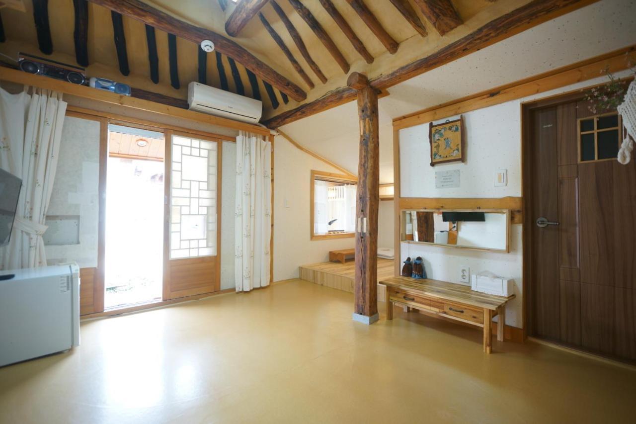 Hanok Madang Villa Jeonju Bagian luar foto