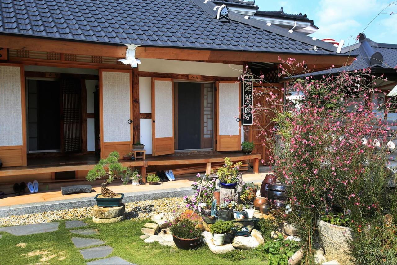 Hanok Madang Jeonju Bagian luar foto