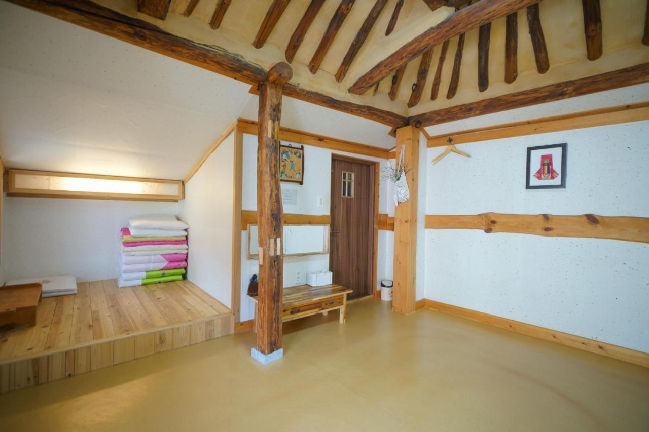 Hanok Madang Villa Jeonju Bagian luar foto