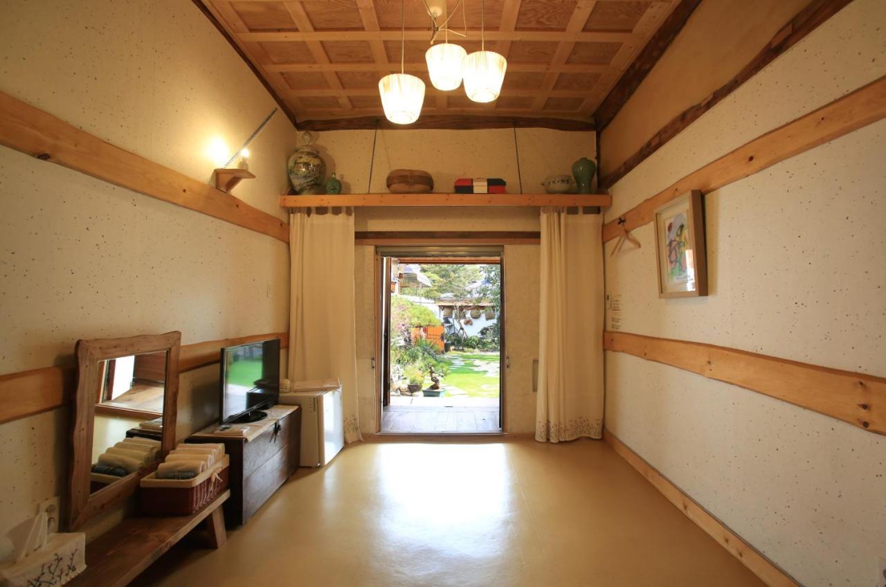 Hanok Madang Jeonju Bagian luar foto