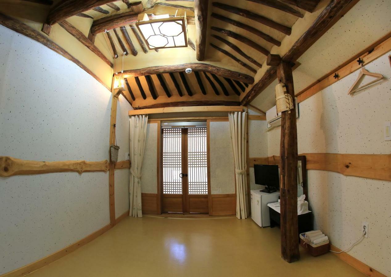 Hanok Madang Jeonju Bagian luar foto