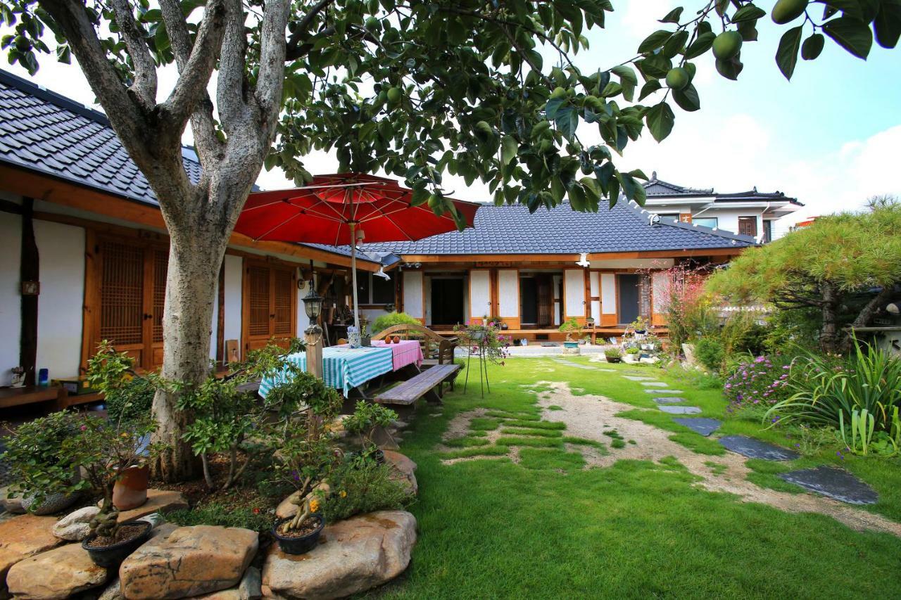 Hanok Madang Jeonju Bagian luar foto