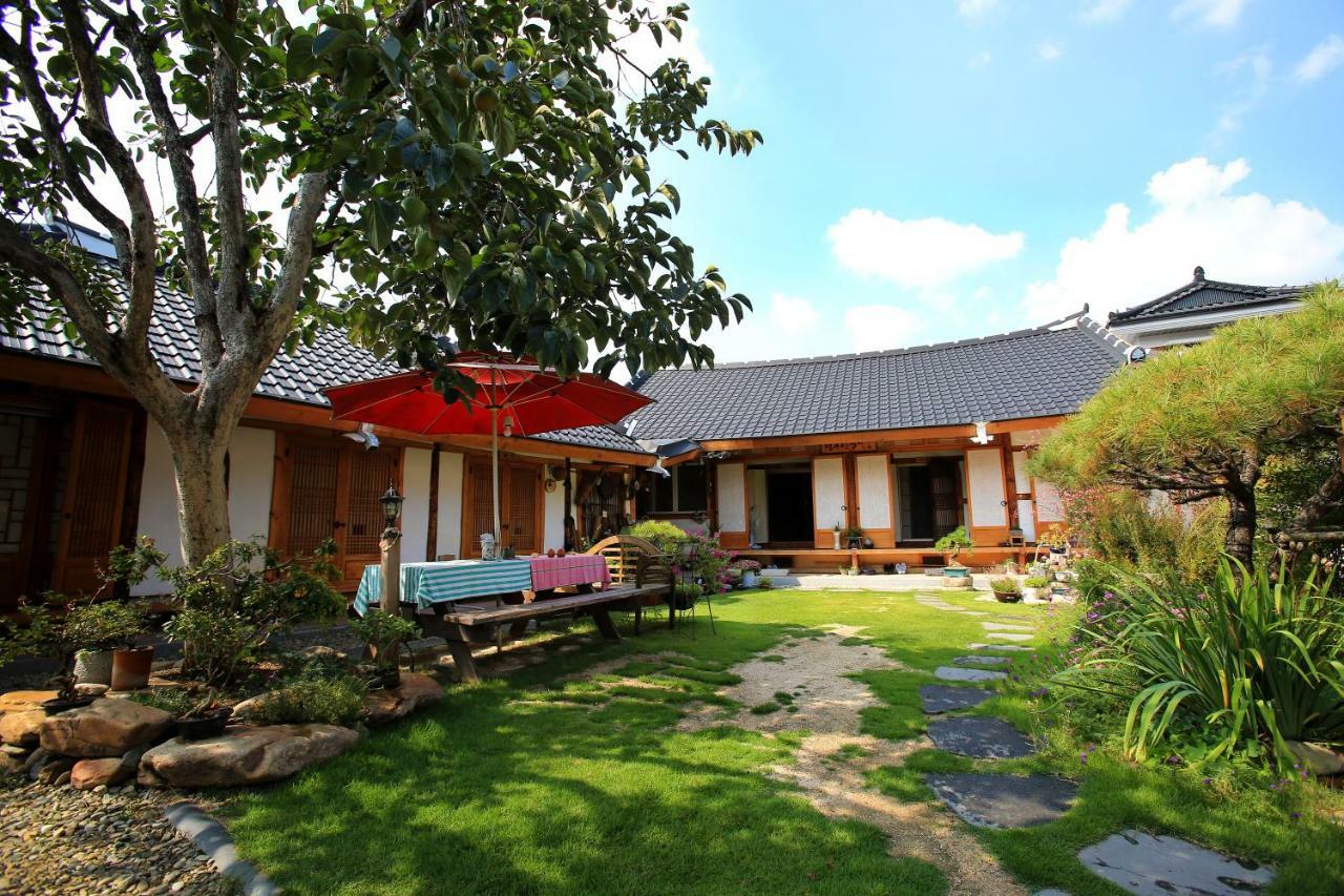 Hanok Madang Jeonju Bagian luar foto
